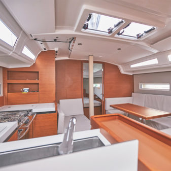 Jeanneau Sun Odyssey 410 vitorlásbérlés | Füredyacht Charter