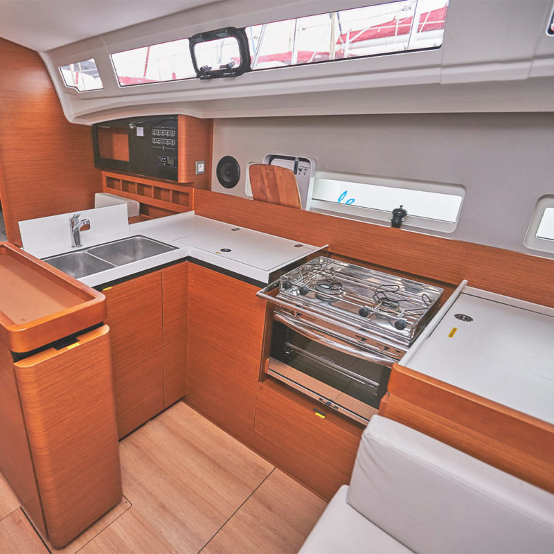 Jeanneau Sun Odyssey 410 vitorlásbérlés | Füredyacht Charter