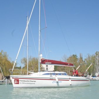 Avar 29 túrahajó bérlés Balaton | Füredyacht Charter