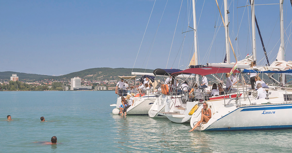 Vitorlás csapatépítés cégeknek a Balatonon | Füredyacht Charter