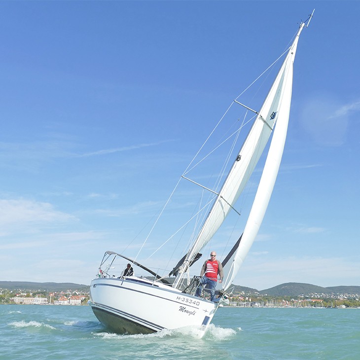 Bavaria Cruiser 33 sailboat charter | Füredyacht Charter