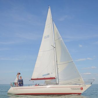 Senorita Helmsmann 31 sailboat charter | Füredyacht Charter