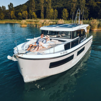 Delphia 11 Sedan e-hajó bérlés | Füredyacht Charter