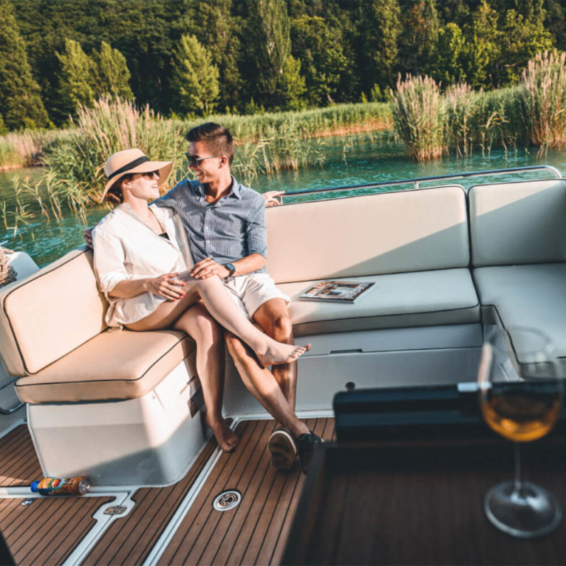 Delphia 11 Sedan e-boat charter | Füredyacht Charter