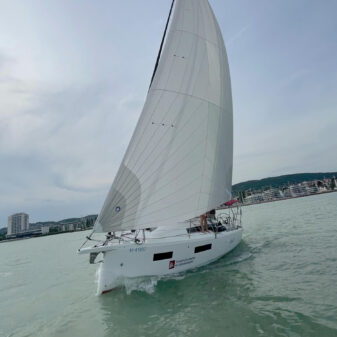 Jeanneau Sun Odyssey 350 túrahajó bérlés Balaton | Füredyacht Charter