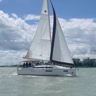Jeanneau Sun Odyssey 380 túrahajó bérlés Balaton | Füredyacht Charter
